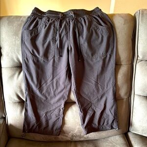 320.  Tek Gear Black Capris Size S
